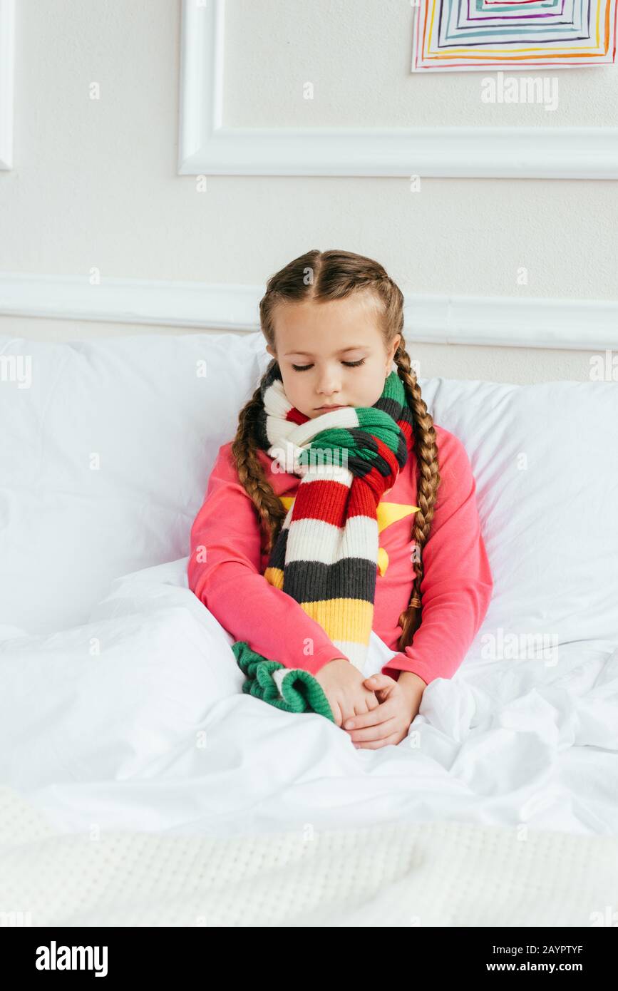 Sad girl preteen sitting on hi-res stock photography and images - Alamy