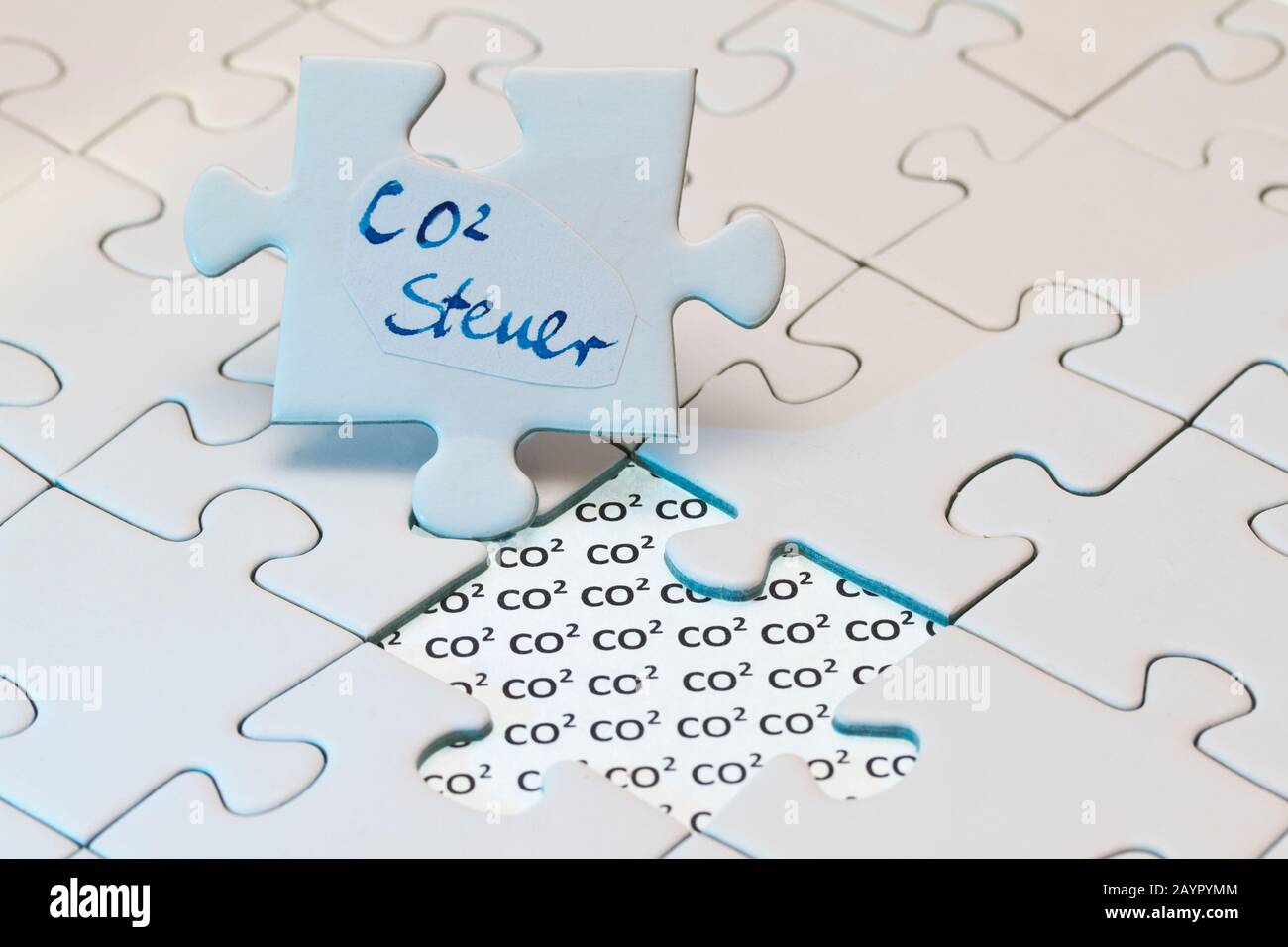 The Missing Piece CO2-Steuer Stock Photo