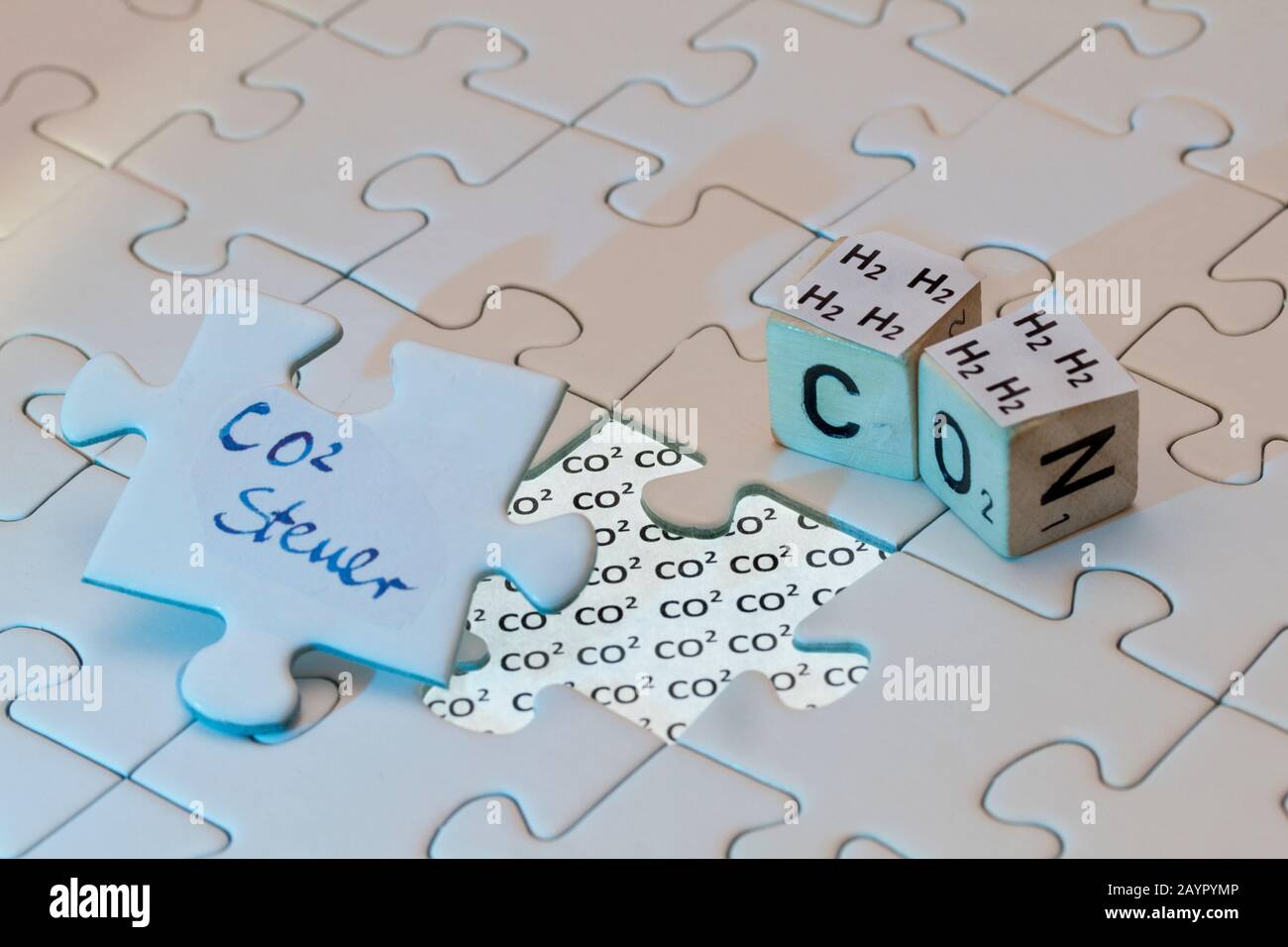 The Missing Piece CO2-Steuer Stock Photo