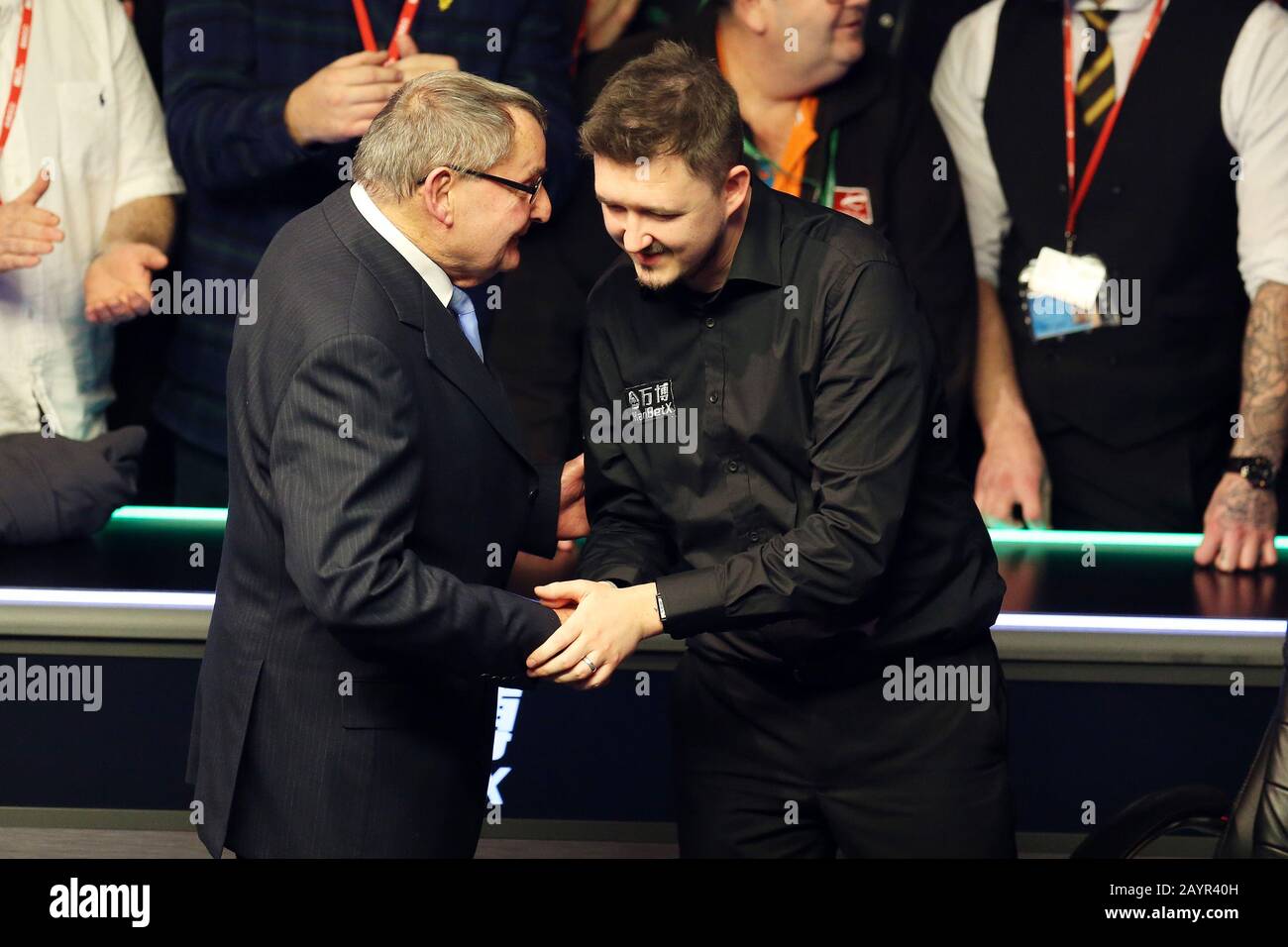 Cardiff Uk 16th Feb Welsh Snooker Legend Ray Reardon L Chats To Kyren Wilson Of