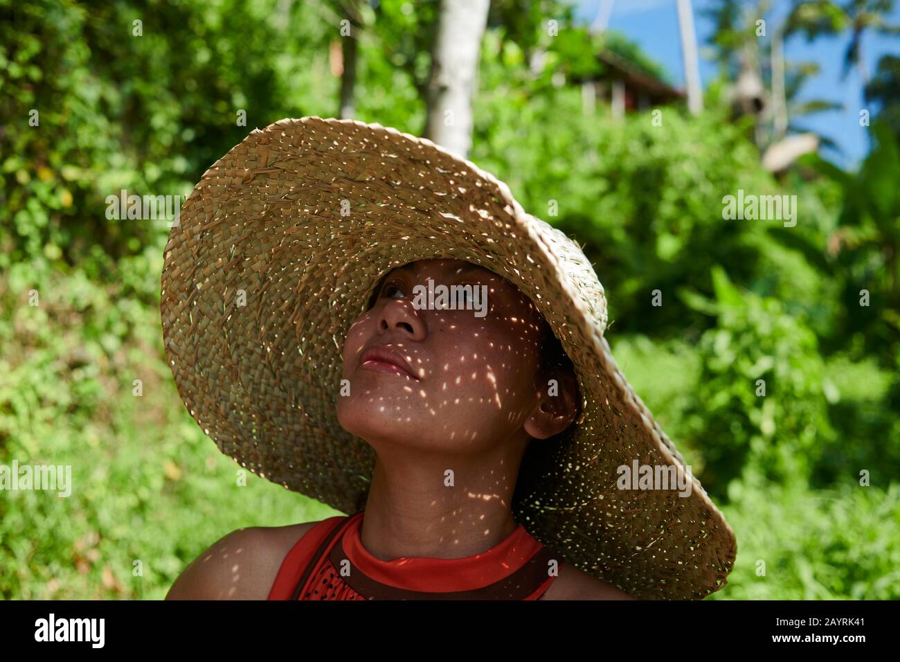 Big straw hotsell sun hat