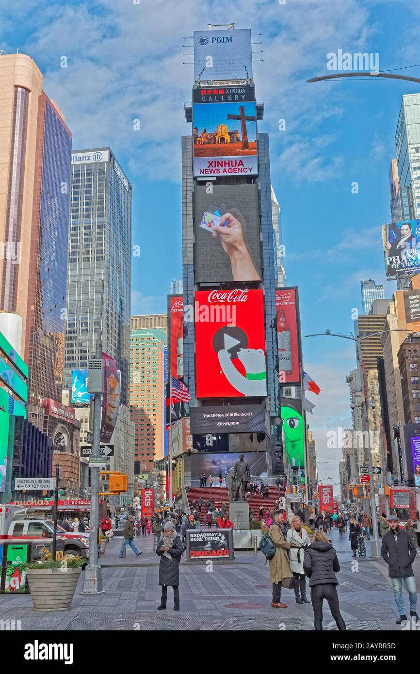 Times square stairs hi-res stock photography and images - Alamy