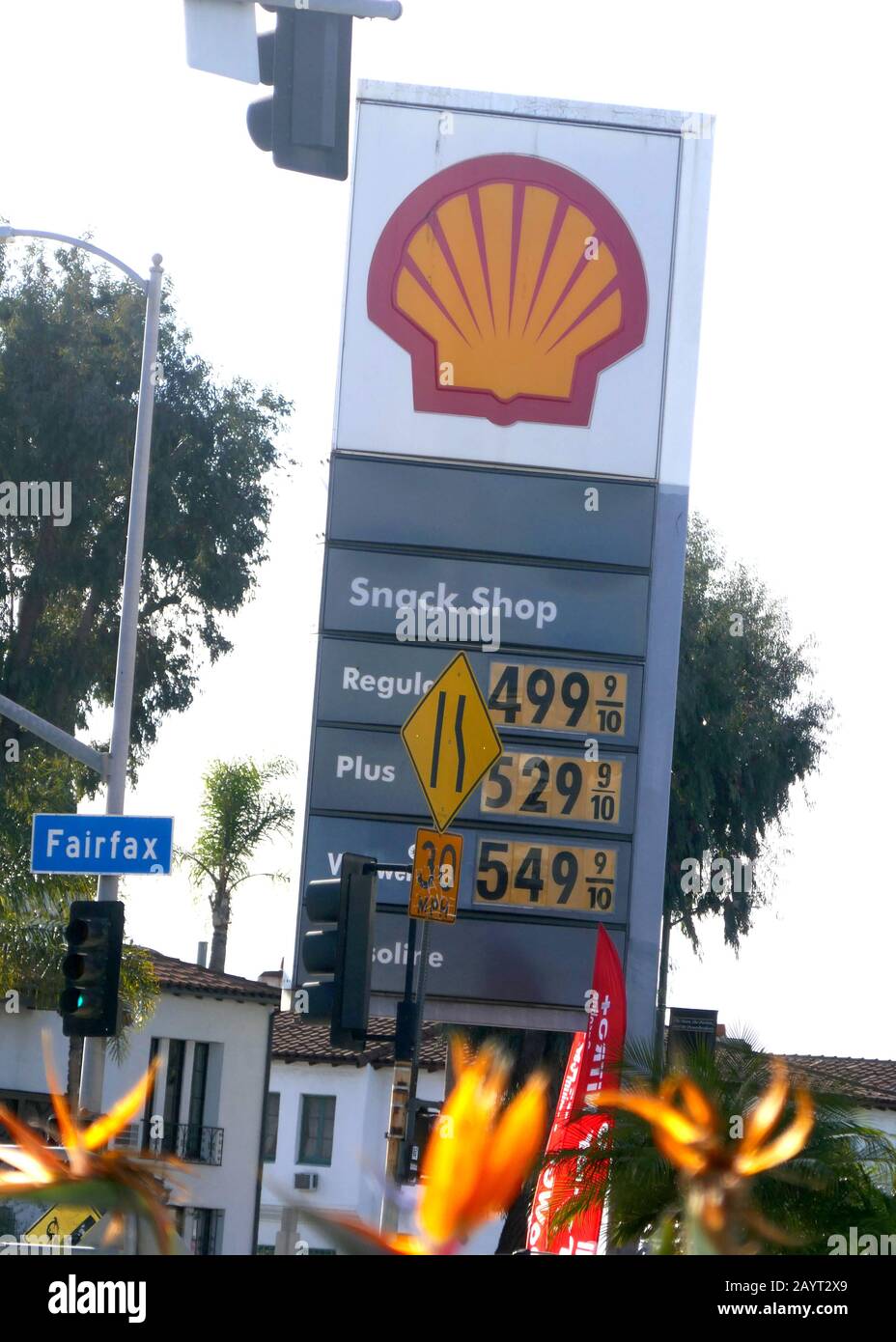 Los Angeles California Usa 17th February 2020 A General View Of Atmosphere Of Gas Prices At Shell Gas Station On February 17 2020 In Los Angeles California Usa Photo By Barry King Alamy