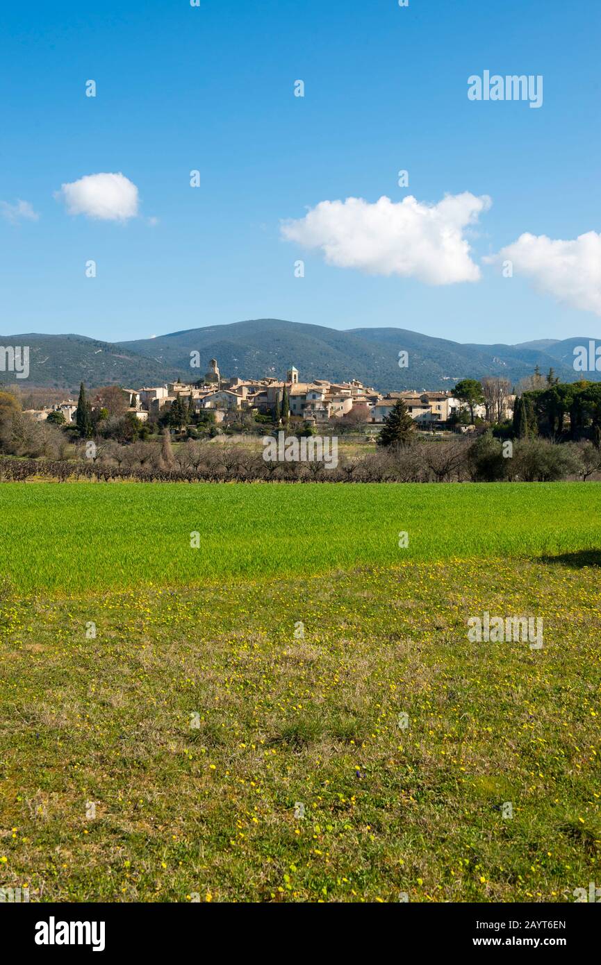 View of the small village of Lourmarin in the Luberon in the Provence-Alpes-Cote d'Azur region in southeastern France. Stock Photo