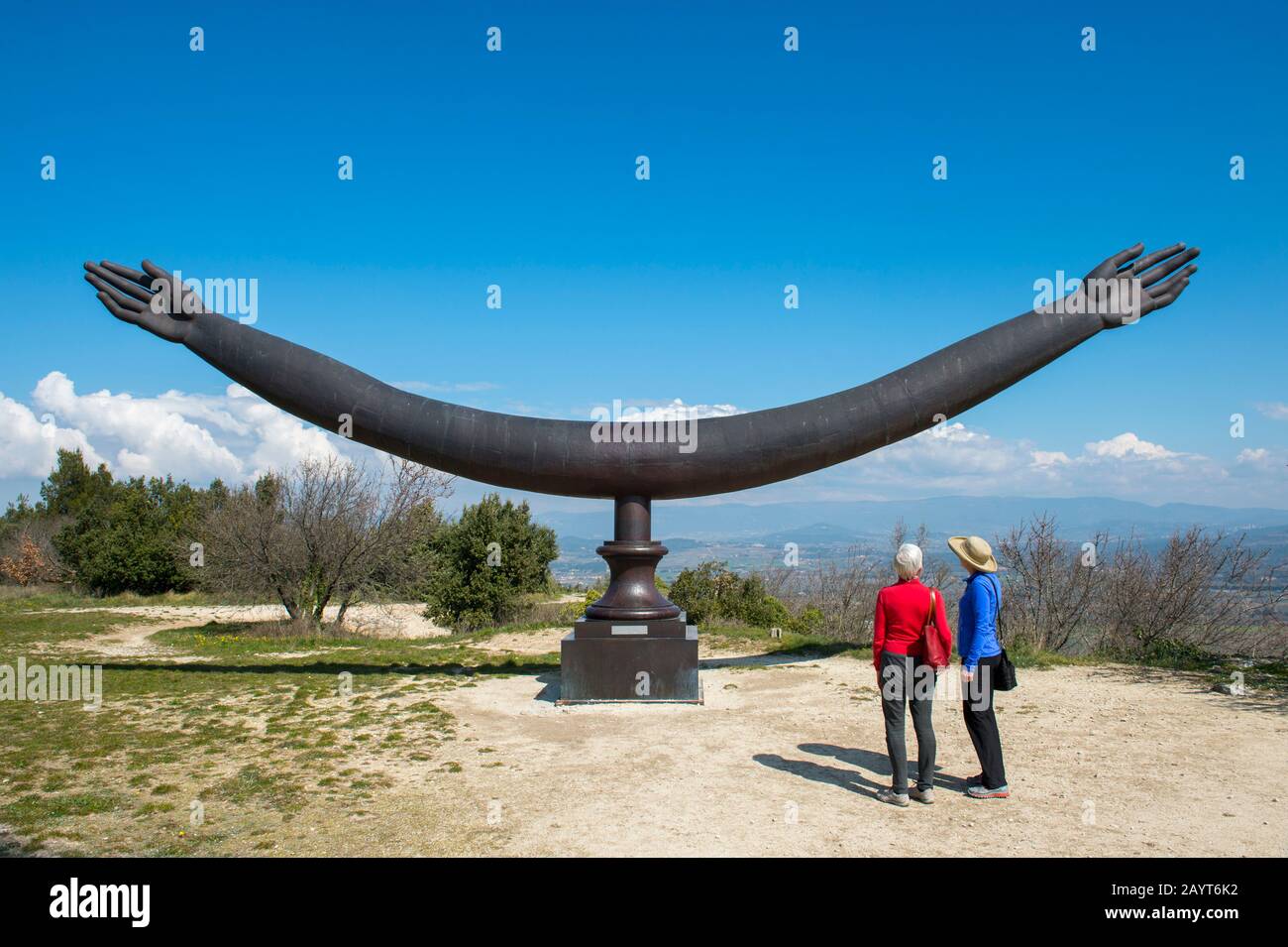 People looking at the bronze artwork at the Chateau de Lacoste above the hillside village of Lacoste in the Luberon in the Provence-Alpes-Côte d'Azur Stock Photo