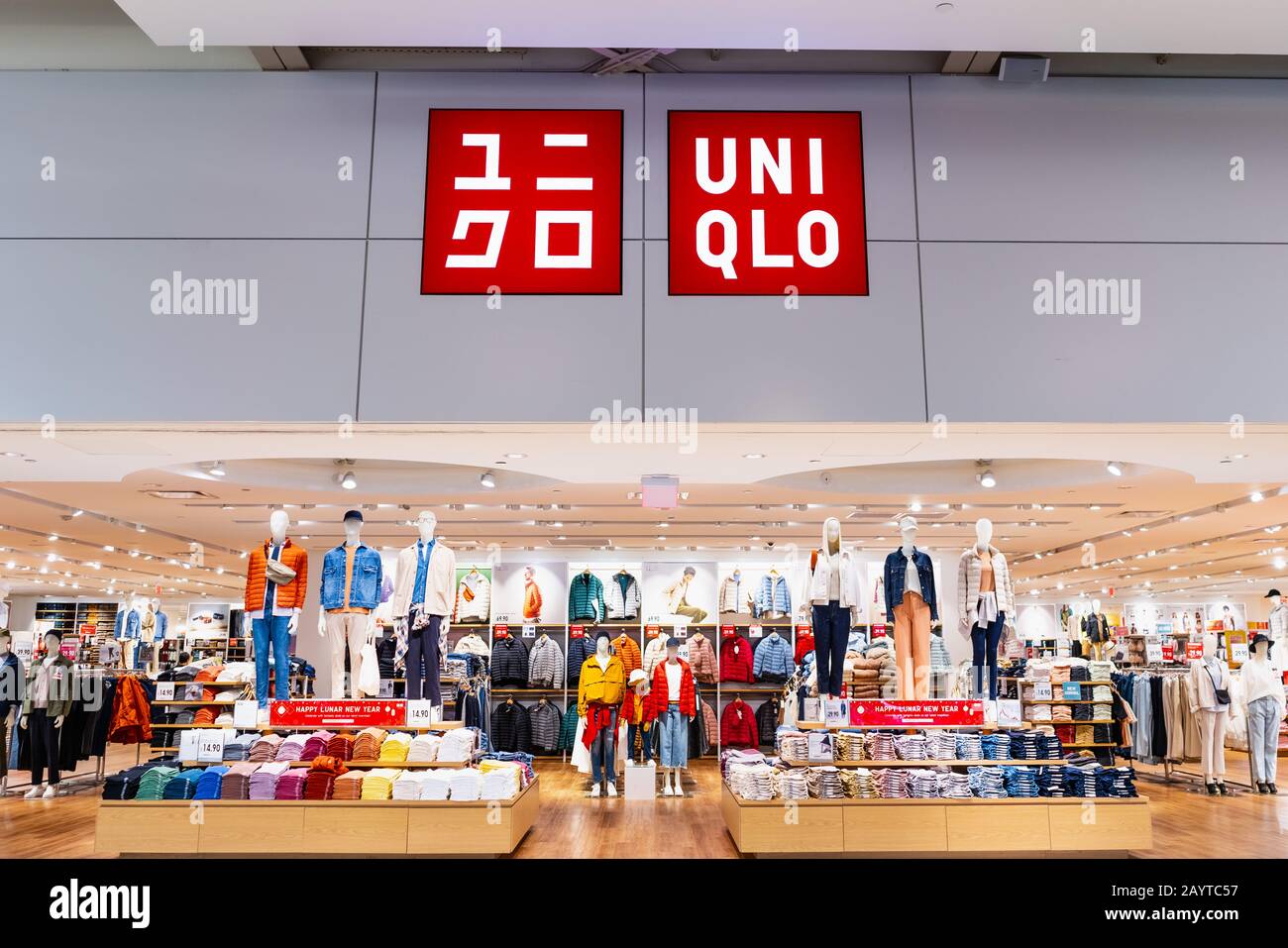 Uniqlo store america hi-res stock photography and images - Alamy