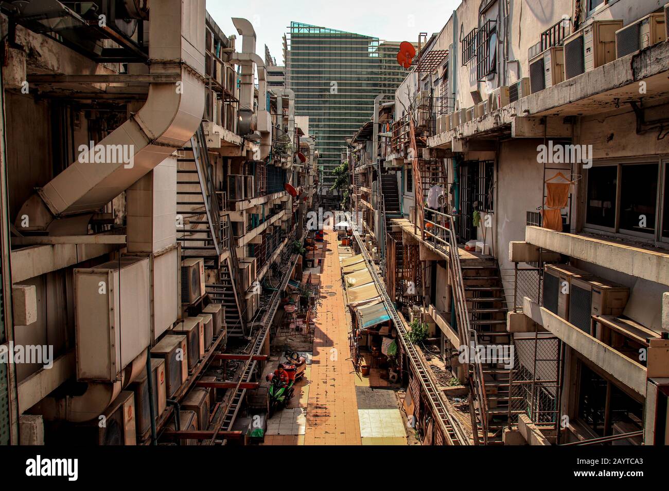 Bangkok slums bangkok people hi-res stock photography and images - Alamy