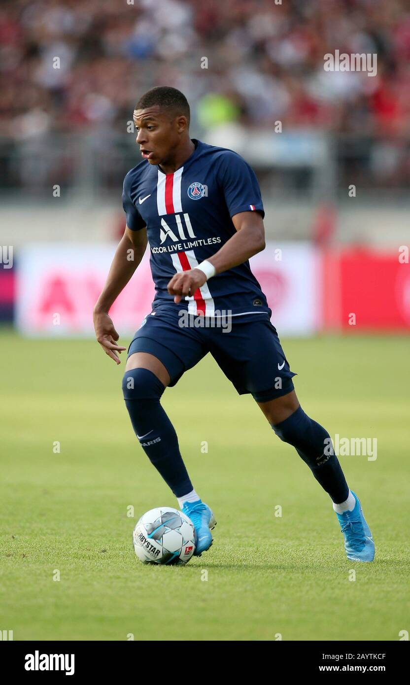 Nuremberg, Deutschland. 20th July, 2019. firo: 20.07.2019, football, season 2019/2020, 1.FC Nuremberg - Paris Saint-Germain, PSG, friendly game, test game, individual action, Kylian MBAPPE, Paris Saint-Germain, whole figure, | usage worldwide Credit: dpa/Alamy Live News Stock Photo