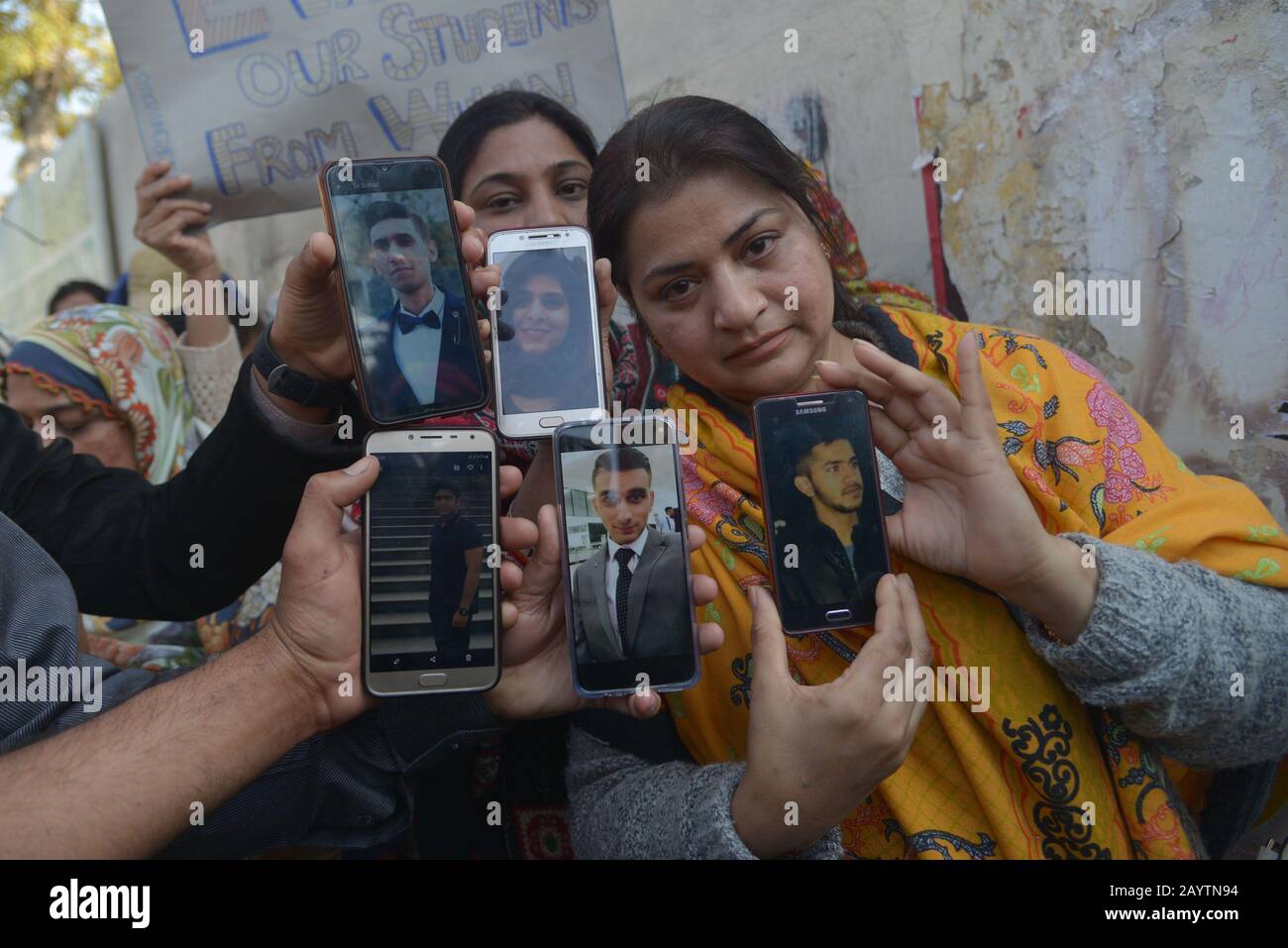 Pakistani Students Using Phones China pakistan students hi-res stock photography and images - Alamy