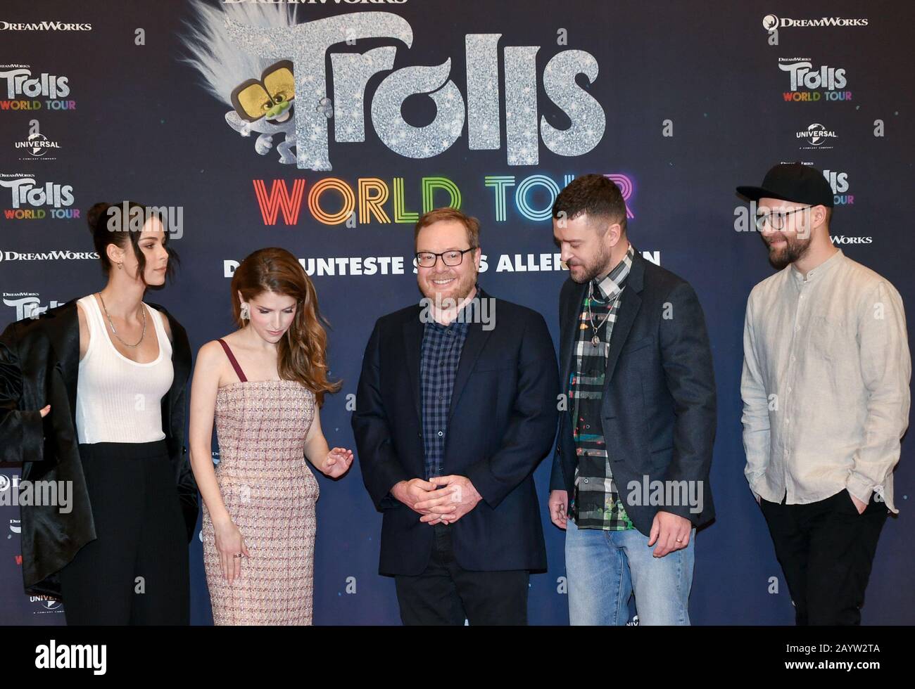 Berlin, Germany. 17th Feb, 2020. Lena Meyer-Landrut (l-r), singer, Anna  Kendrick, actress and singer, Walt Dohrn, director, Justin Timberlake,  actor and musician, and Mark Forster, singer, stand at the photo shoot for