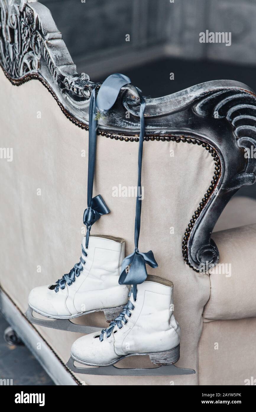 Used ice shop skating shoes
