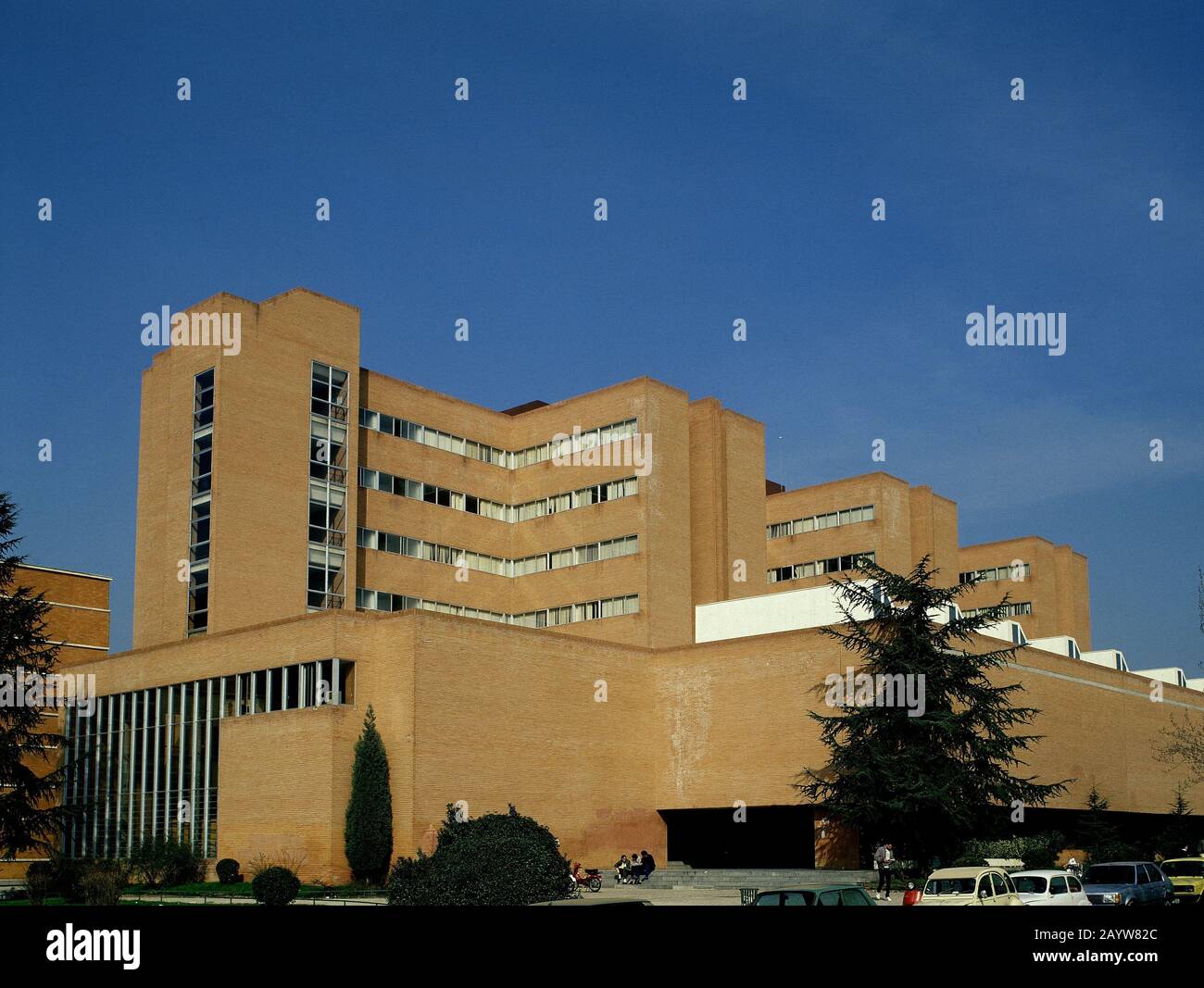 FACULTAD DE DERECHOFACHADA POSTERIOR. Location FACULTAD DE DERECHO