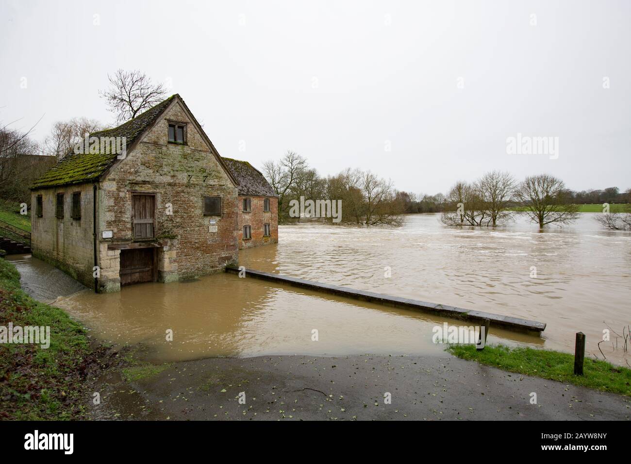 The Dorset Stour river flooding at Sturminster Mill after heavy rains caused by Storm Dennis. The storm arrived on 15.02.2020 and caused widespread fl Stock Photo