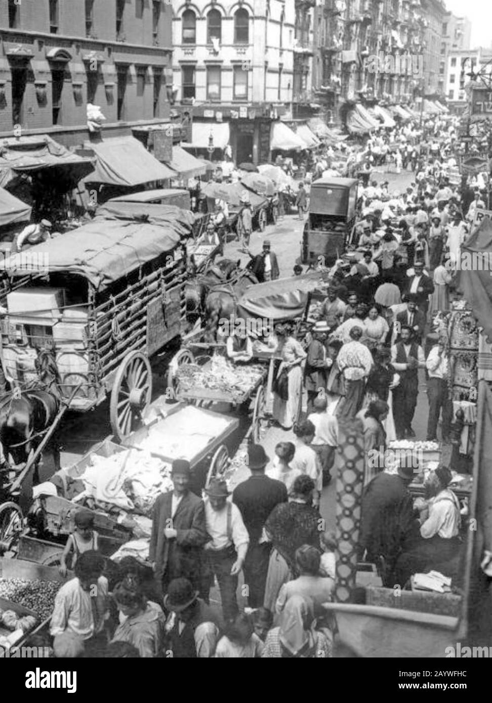 HESTER STREET on New York's Lower East Side, in 1903 Stock Photo