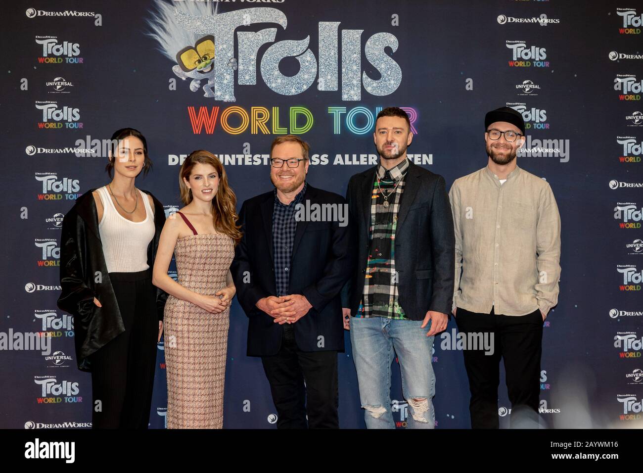 Berlin, Germany. 17th Feb, 2020. 17.02.2020, group photo with Lena Meyer-Landrut (lr), Anna Kendrick, Walt Dohrn, Justin Timberlake and Mark Forster at the photocall for the film Trolls World Tour at the Waldorf Astoria Hotel in Berlin. The new animated film from DreamWorks Animation, distributed by Universal Pictures International Germany, will be launched nationwide on April 23, 2020 in German cinemas. | usage worldwide Credit: dpa picture alliance/Alamy Live News Stock Photo