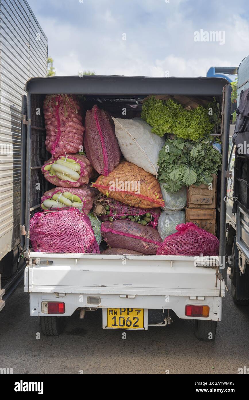 Fruit and vegetable truck hi-res stock photography and images - Alamy