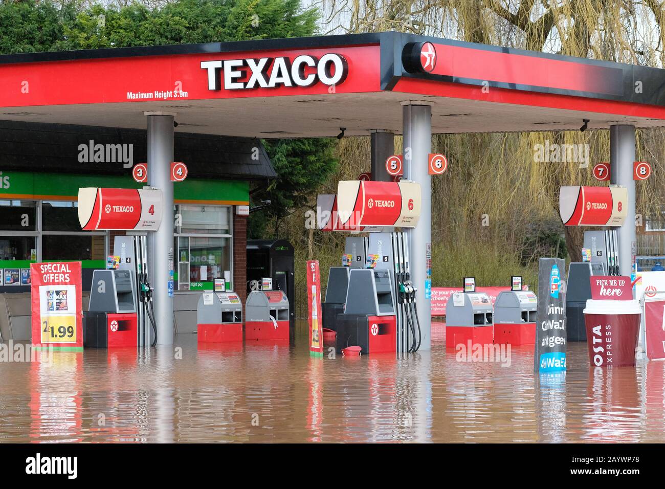 Hereford, Herefordshire, UK - Monday 17th February 2020 - Flooding along the Ledbury Road area of the city  includes a flooded Texaco fuel station.  Photo Steven May / Alamy Live News Stock Photo