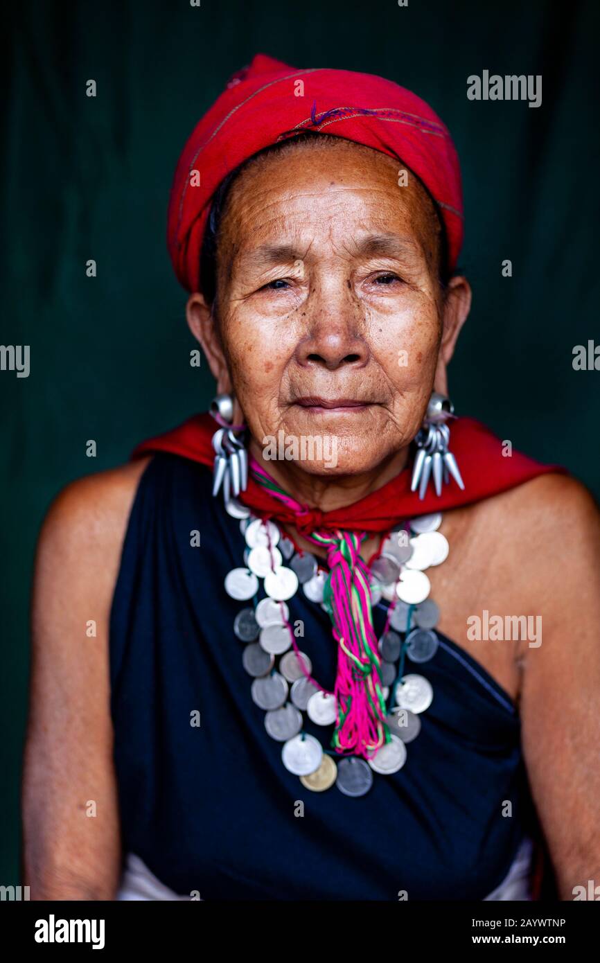A Senior Woman From The Kayah Ethnic Group In Traditional Costume, Hta Nee La Leh Village, Loikaw, Kayah State, Myanmar. Stock Photo