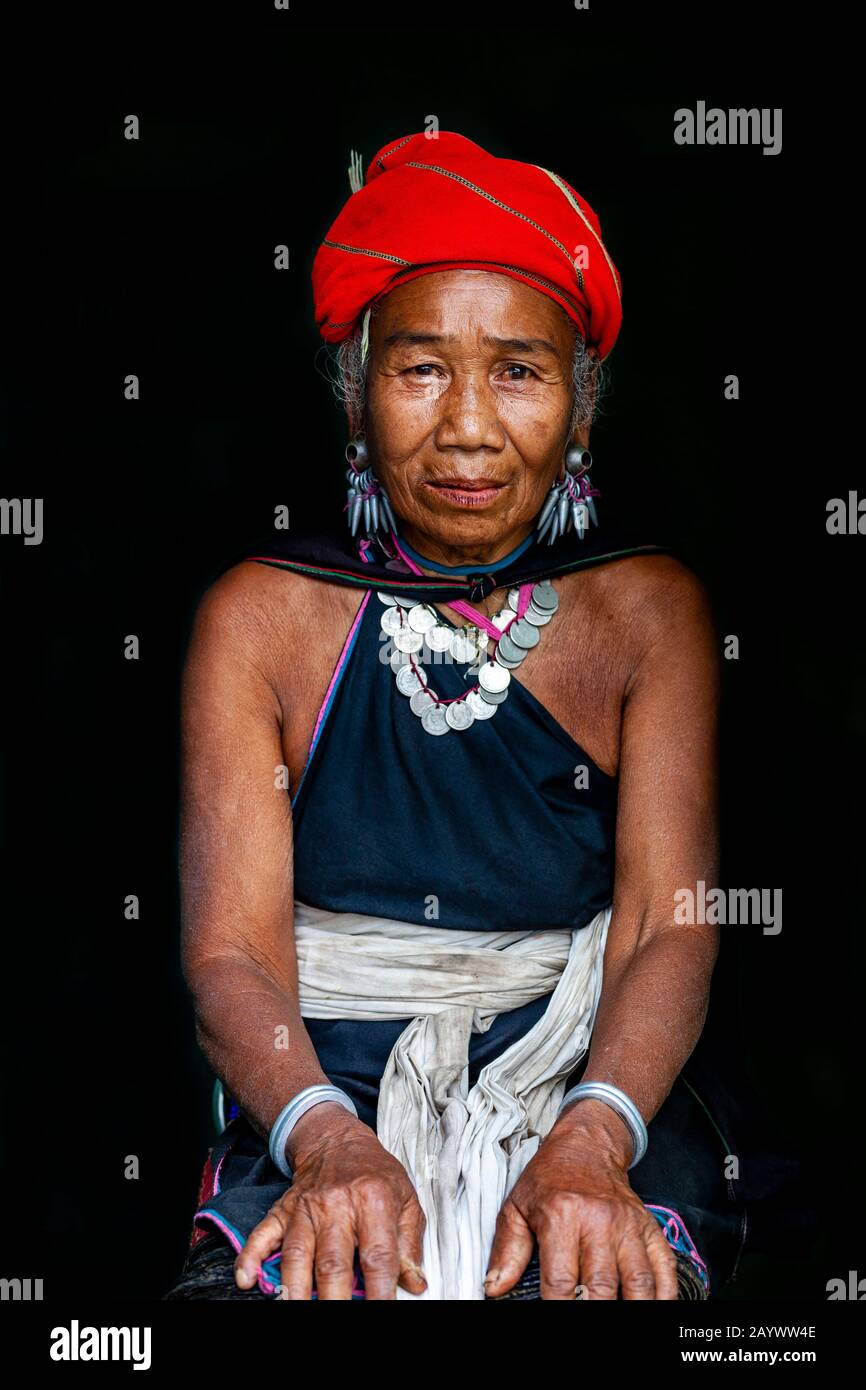 Myanmar (Burma), Kayah state, Kayan tribe (Padaung), Loikaw area, Kon Ta,  Moe Ki a woman named giraffe women Stock Photo - Alamy