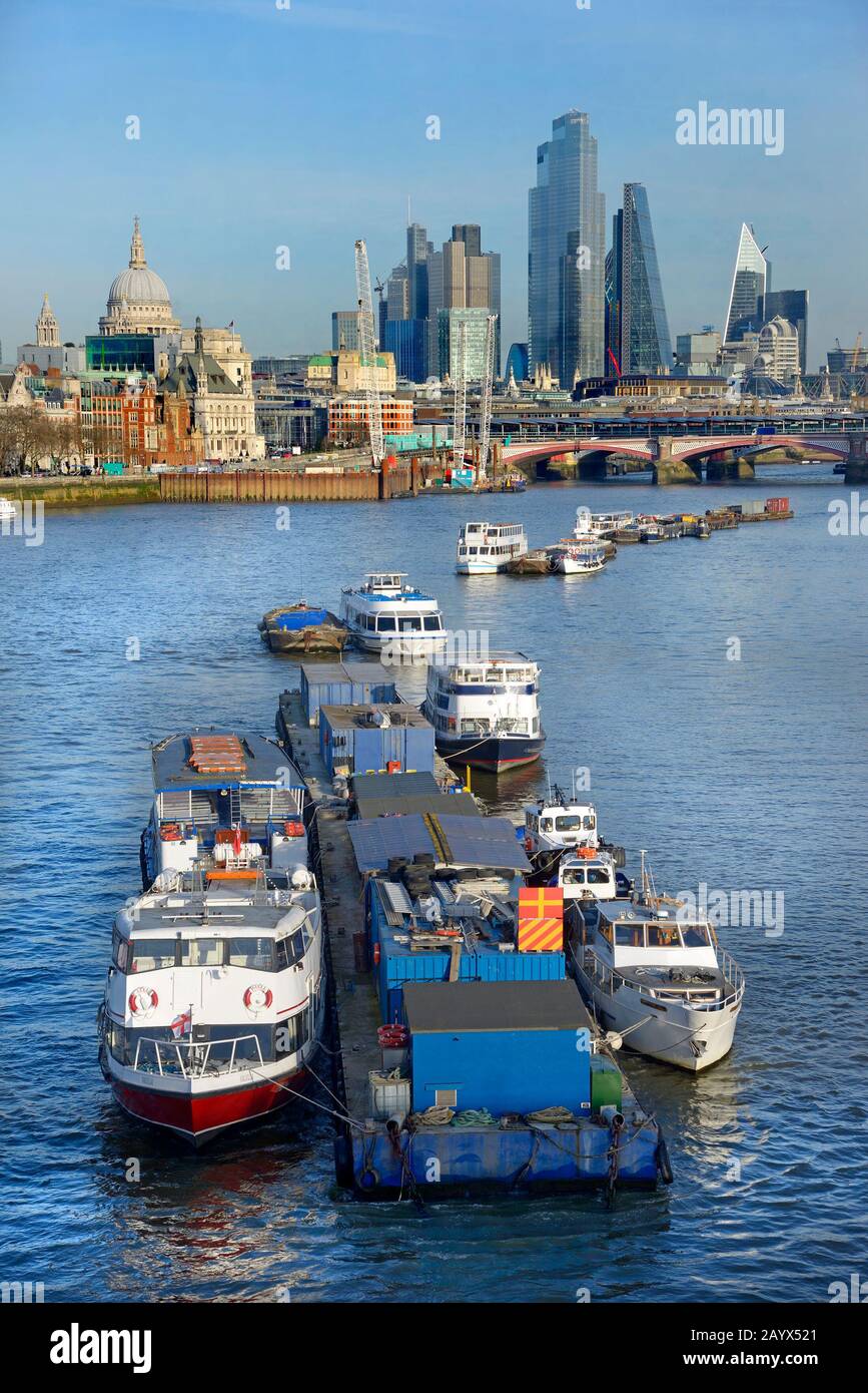 Mooring moorings moored hires stock photography and images Alamy