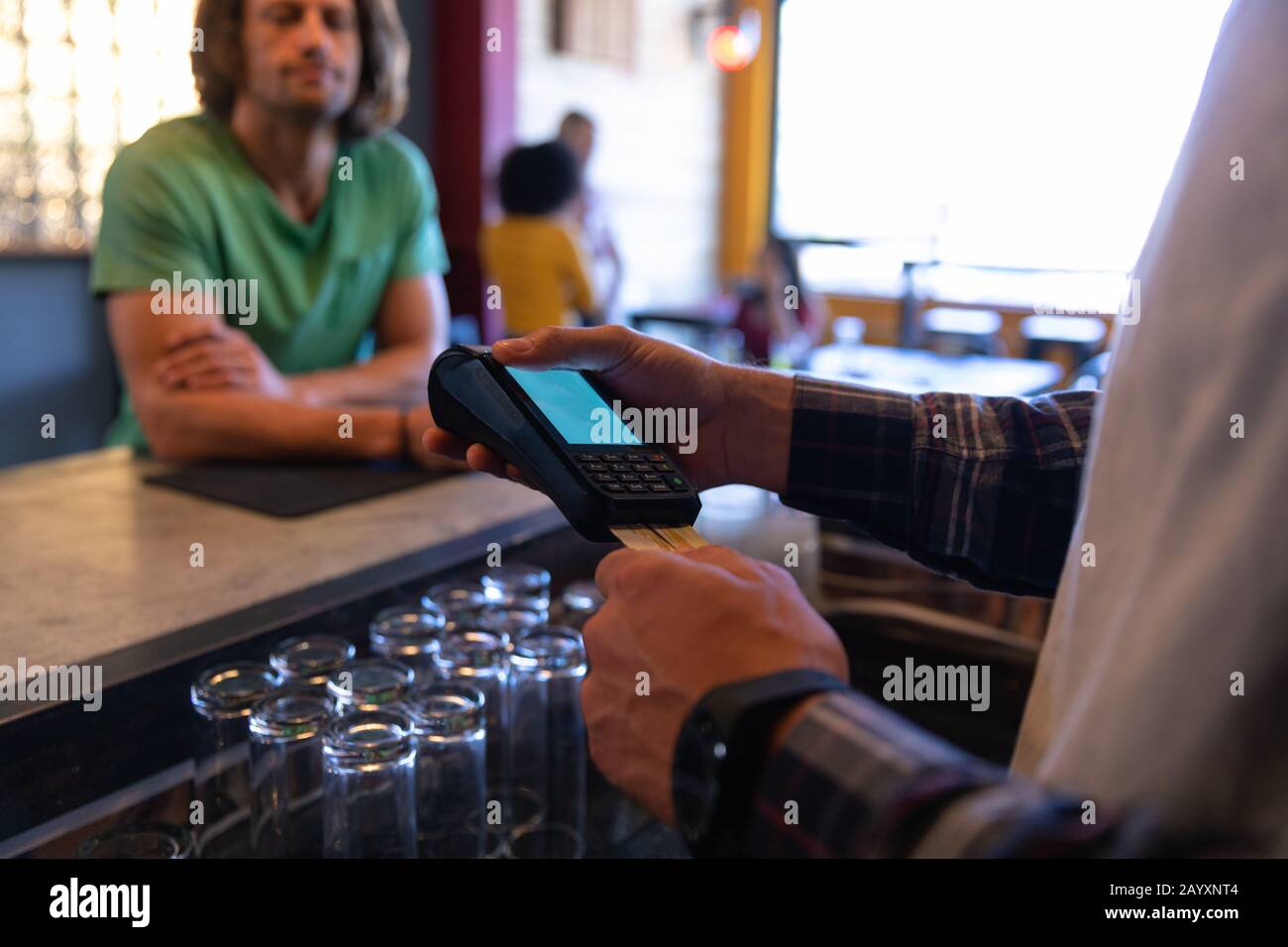 Paying at the counter hi-res stock photography and images - Alamy