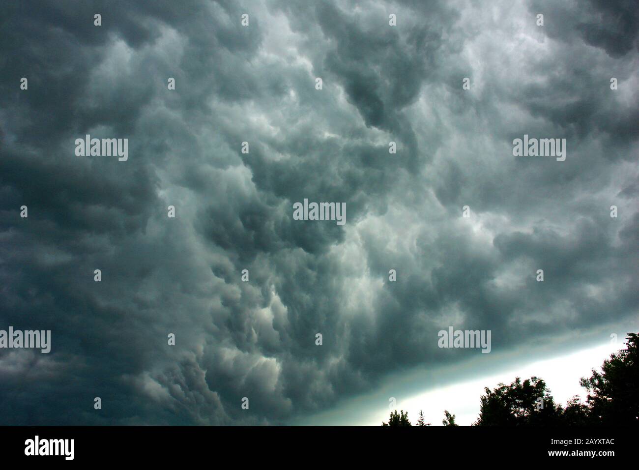 Sunset color sky night stormy hi-res stock photography and images - Alamy