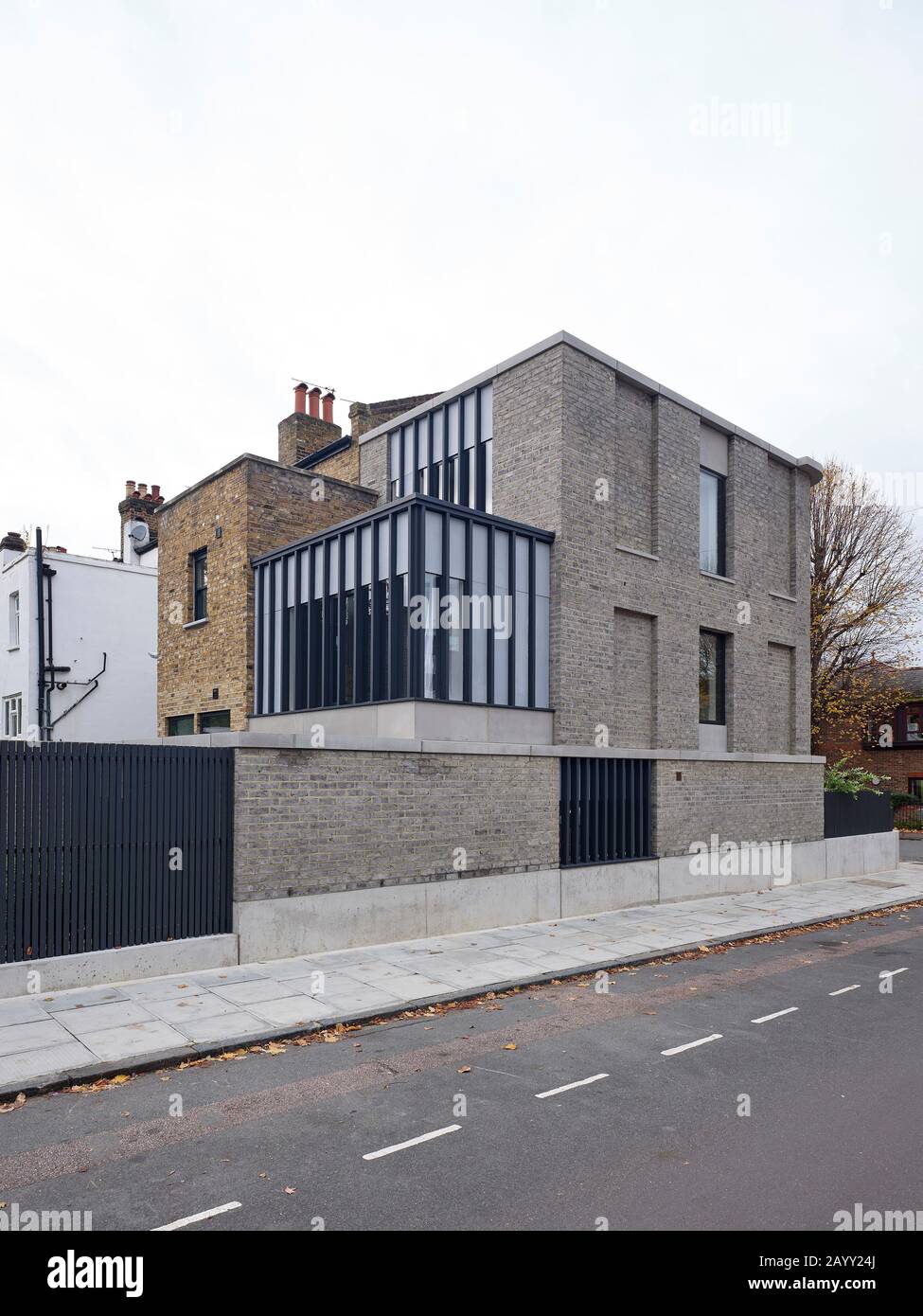 Side Elevation Of Building Across Street Corner House London United Kingdom Architect 31 44 Architects 19 Stock Photo Alamy