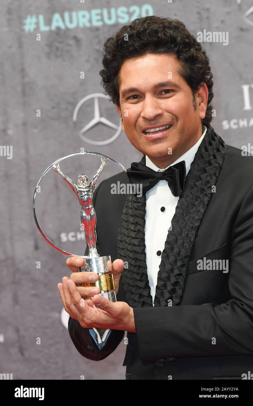 Berlin, Germany. 17th Feb, 2020. Sachin Tendulkar receives a trophy in
