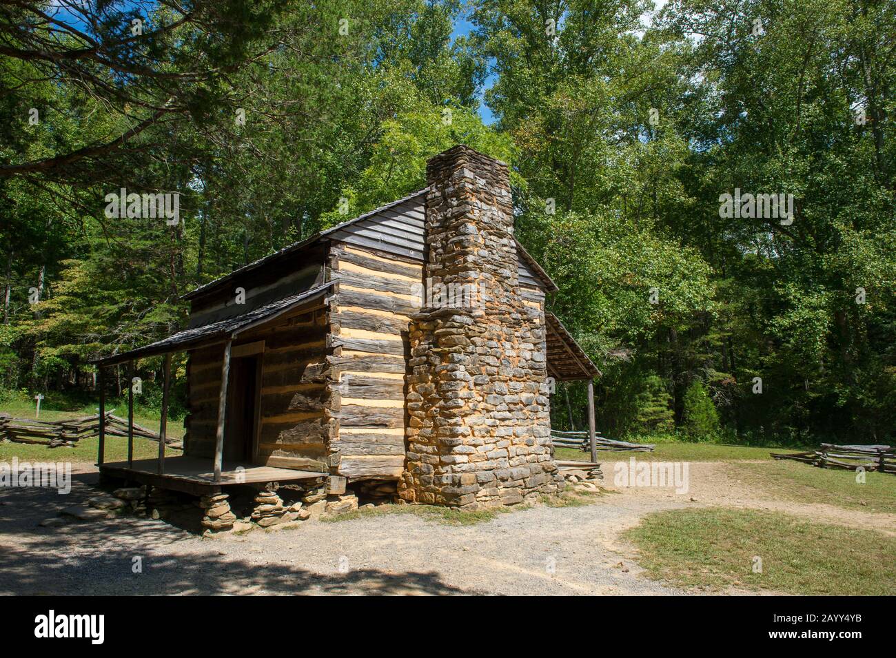 The John Oliver cabin from the 1820s in Cades Cove, Great Smoky Mountains National Park in Tennessee, USA. Stock Photo