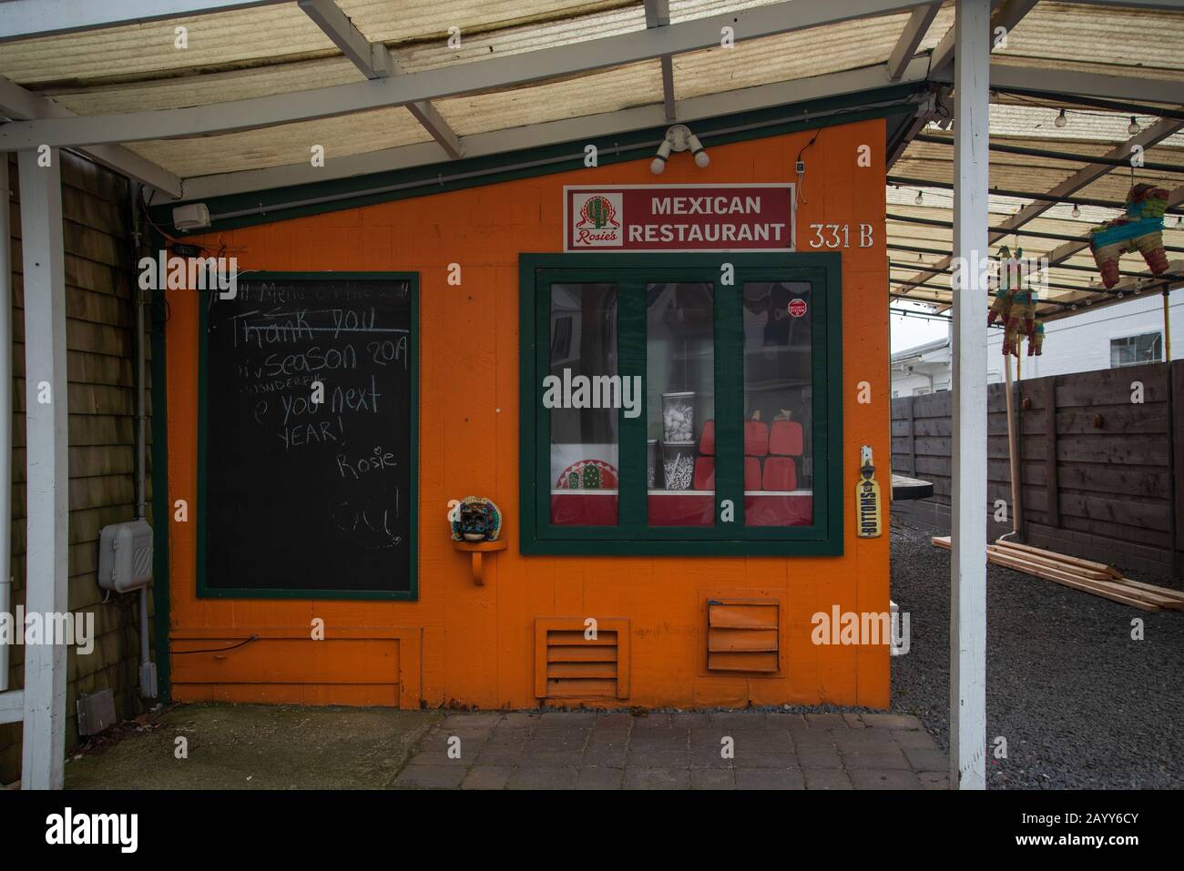 Closed mexican restaurant hi-res stock photography and images - Alamy