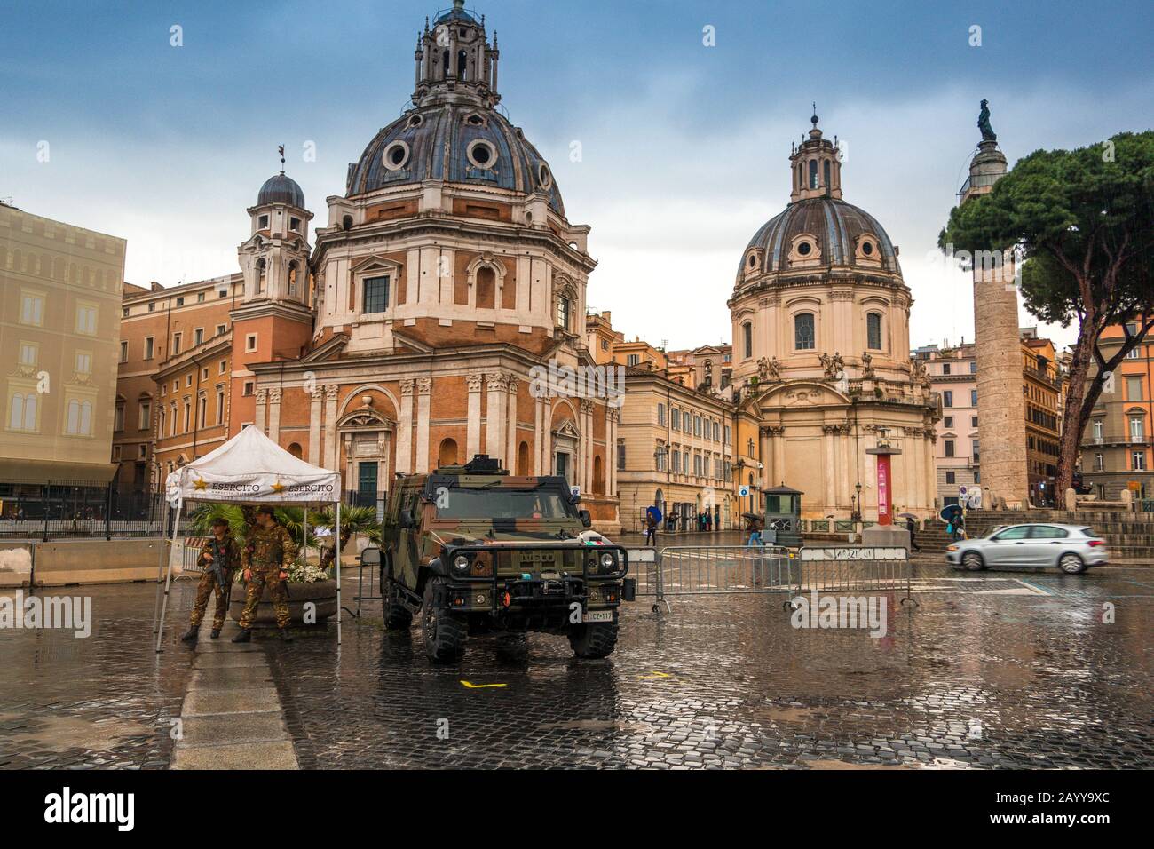 Soldiers protect the city's famous at Altar of the Fatherland with military personnel patrolling on high anti terrorism alert with check point Rome Stock Photo