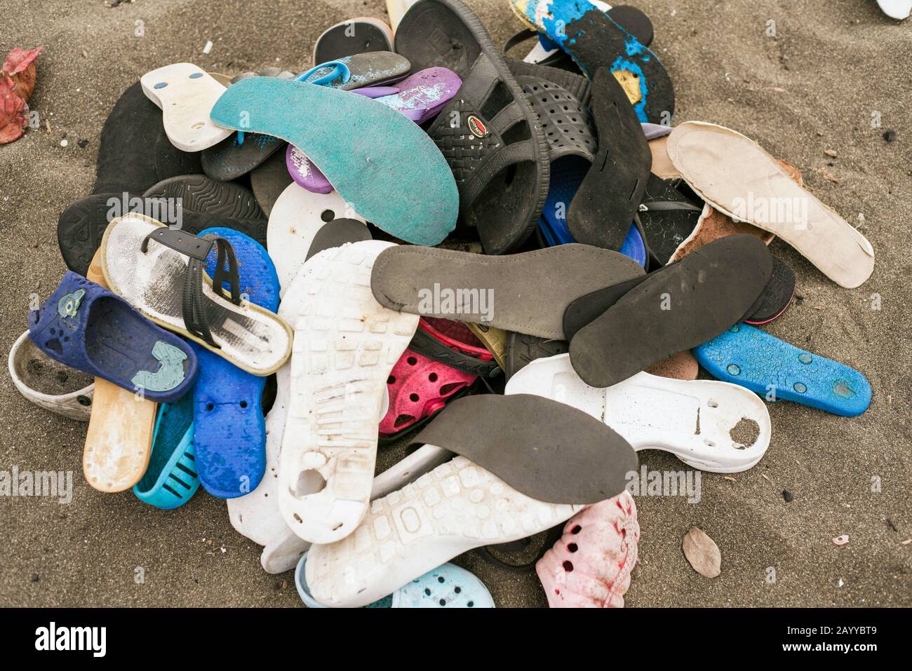 Costa rica beach clean up hires stock photography and images Alamy