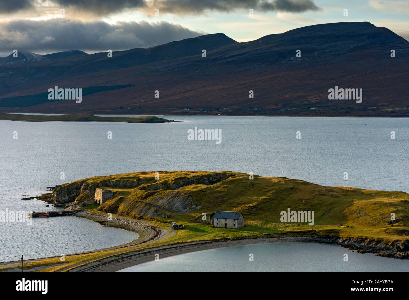 The promontory of Àrd Neackie and tombolo at Loch Eriboll, Sutherland, Scotland, UK.  Behind are the peaks of Meall Meadhonach and Beinn Ceannabeinne Stock Photo