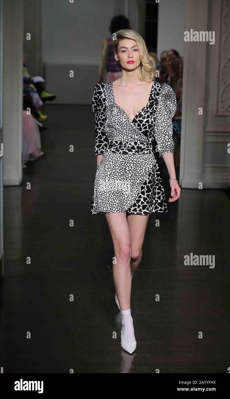 Page 3 - Celeb Catwalk High Resolution Stock Photography and Images - Alamy