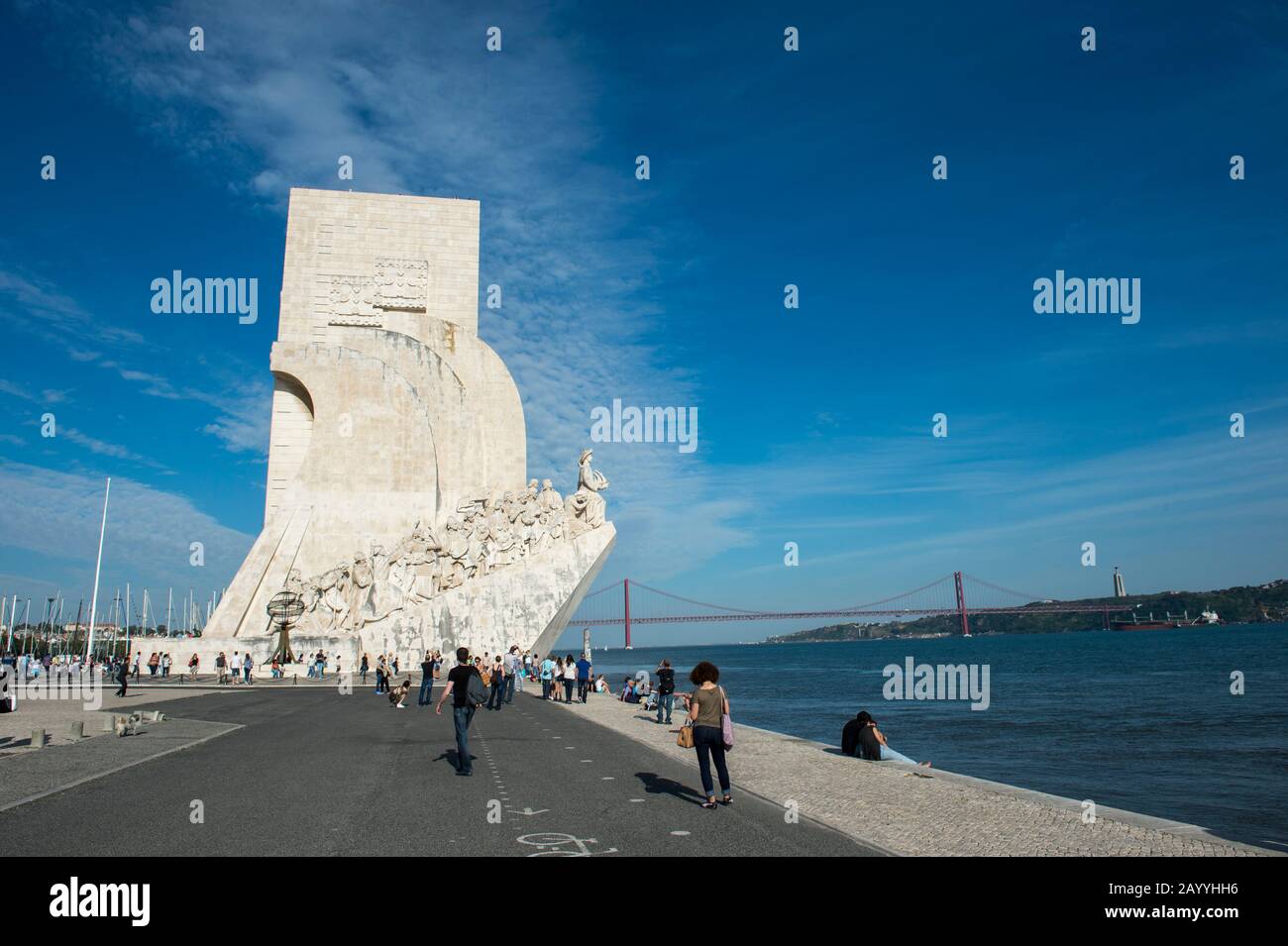 monument-to-the-discoveries-vasco-hi-res-stock-photography-and-images