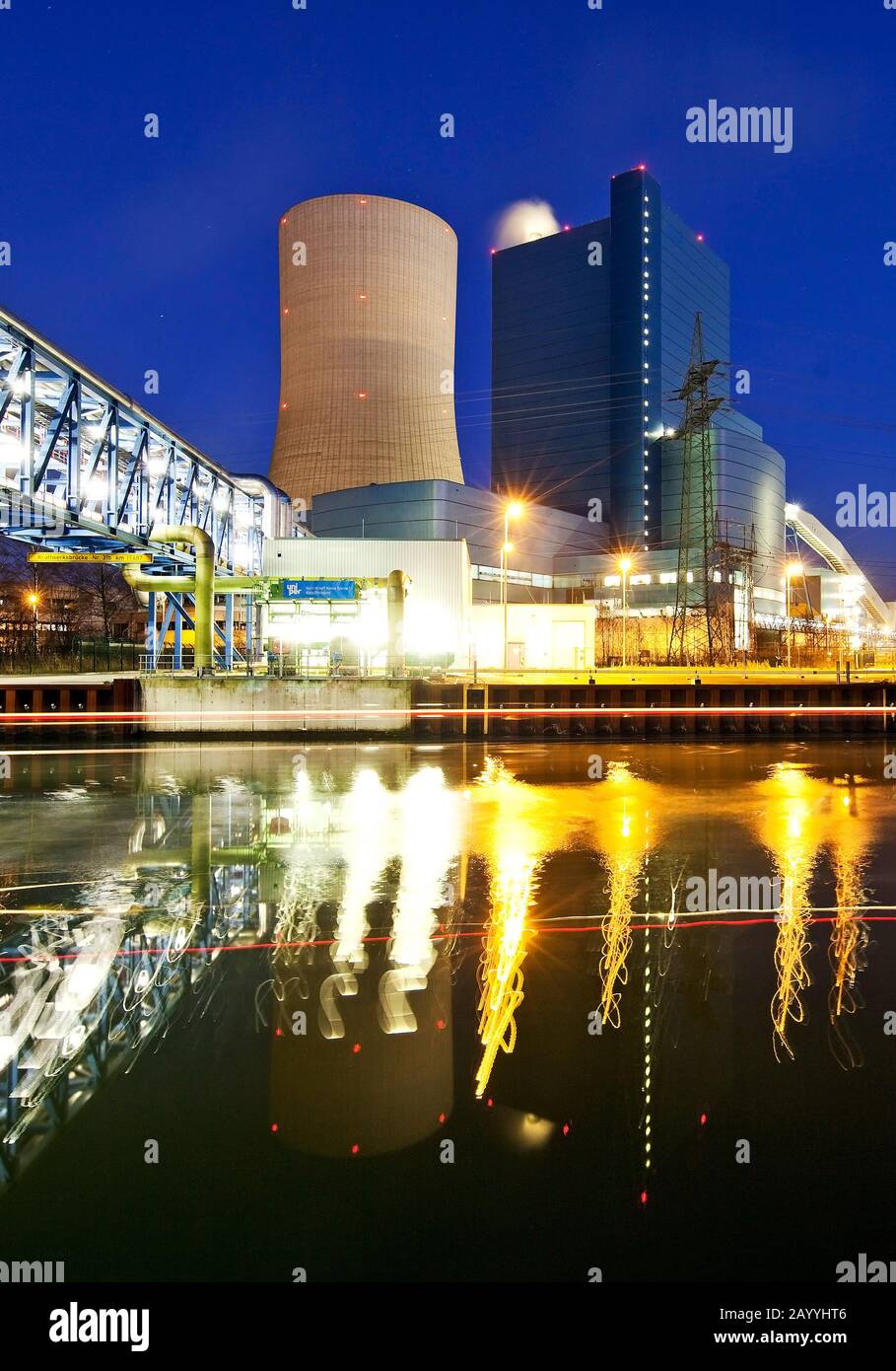 coal-fired power stations Datteln 4 at Datteln-Hamm-Chanel at blue our, Germany, North Rhine-Westphalia, Ruhr Area, Datteln Stock Photo
