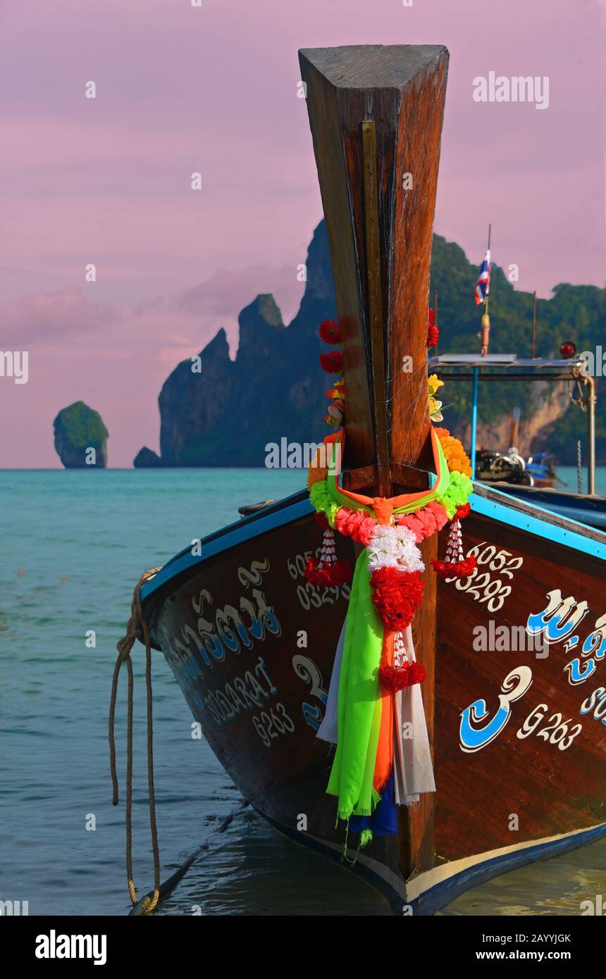 buddhism decoration of a traditional longtail boat on the coast, Thailand, Koh Phi Phi Stock Photo