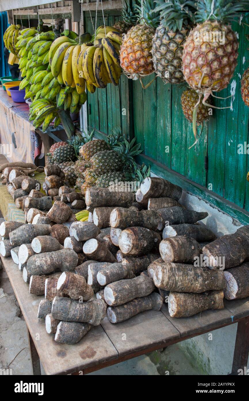 Pineapple roots hires stock photography and images Alamy