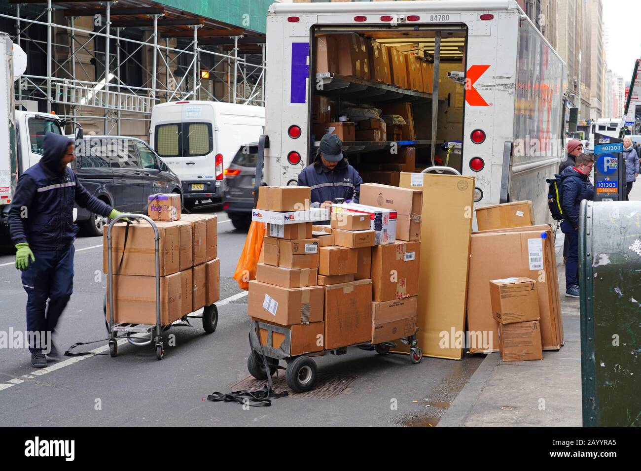Fedex express truck delivery hi-res stock photography and images