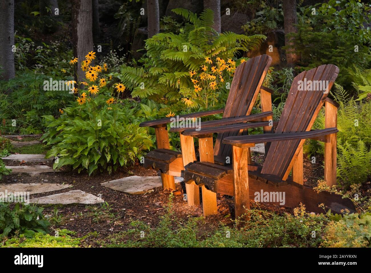 Mulch bed hi-res stock photography and images - Alamy