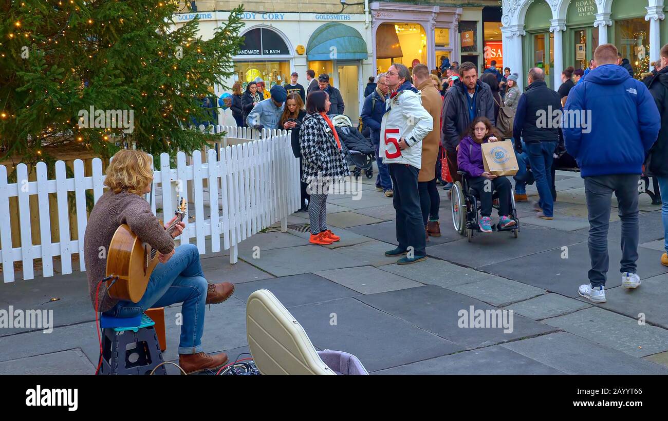 Queue outside the Roman Baths in Bath England - BATH, ENGLAND ...
