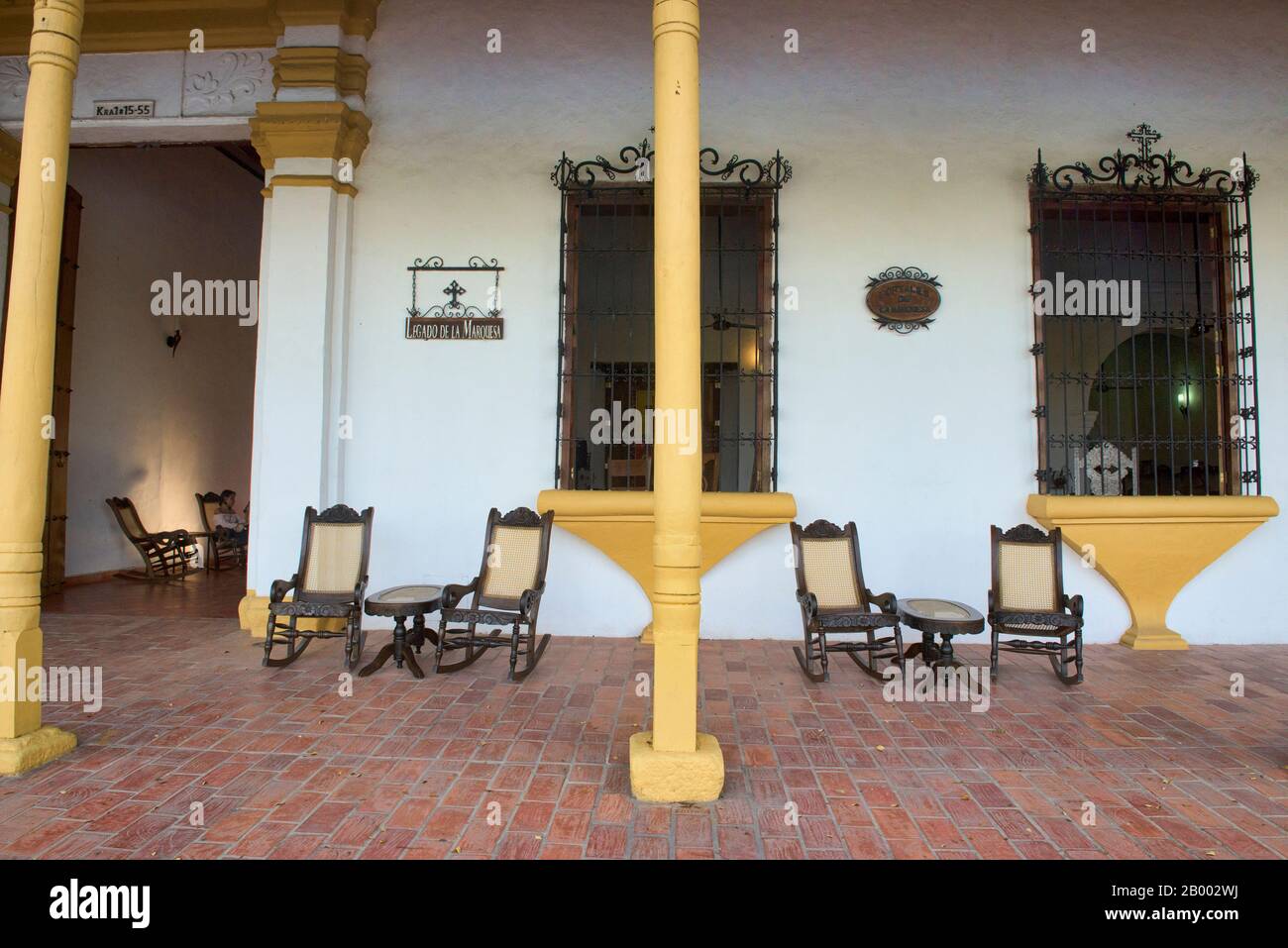 Row of rocking chairs hi-res stock photography and images - Alamy