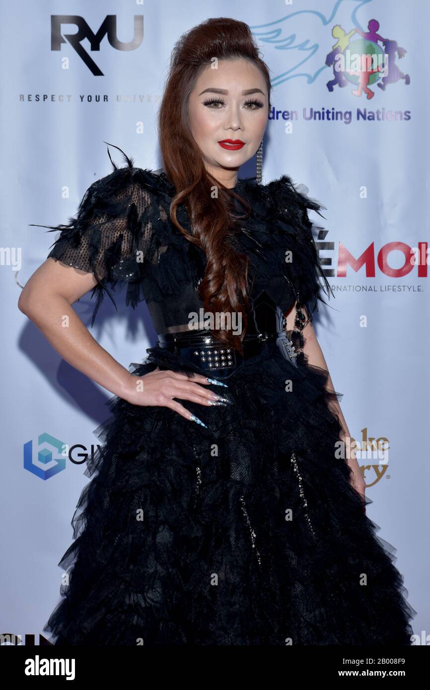 mMODEL WEARING SOLID PURPLE DRESS Stock Photo