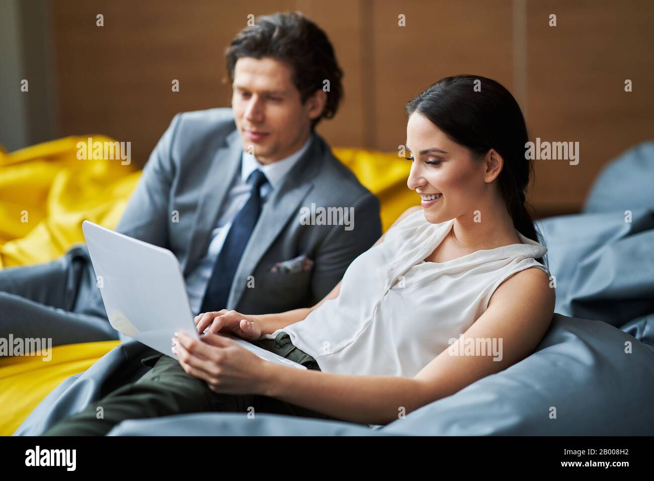 Business people Having Meeting In Modern Office Stock Photo - Alamy