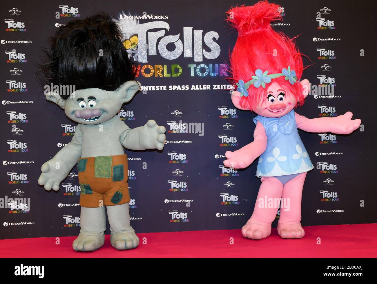 Berlin, Germany. 17th Feb, 2020. The Trolls figures Branch (l) and Poppy at the photo session for the movie 'Trolls World Tour' at the Hotel Waldorf Astoria. Credit: Jens Kalaene/dpa-Zentralbild/dpa/Alamy Live News Stock Photo