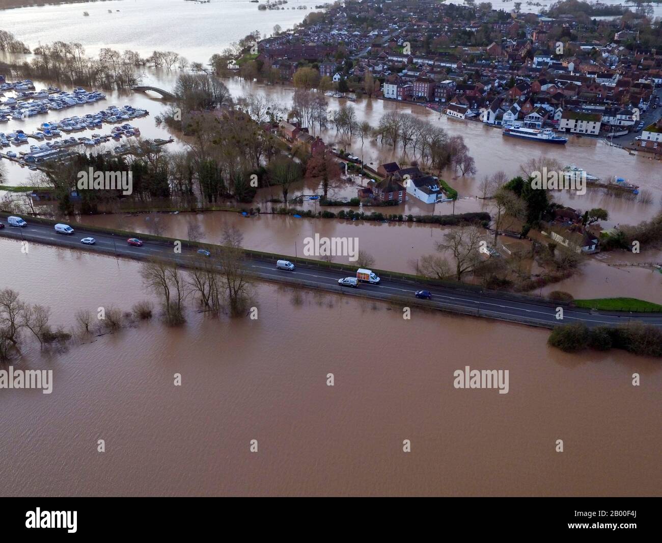 Flood water surrounds upton upon severn hires stock photography and