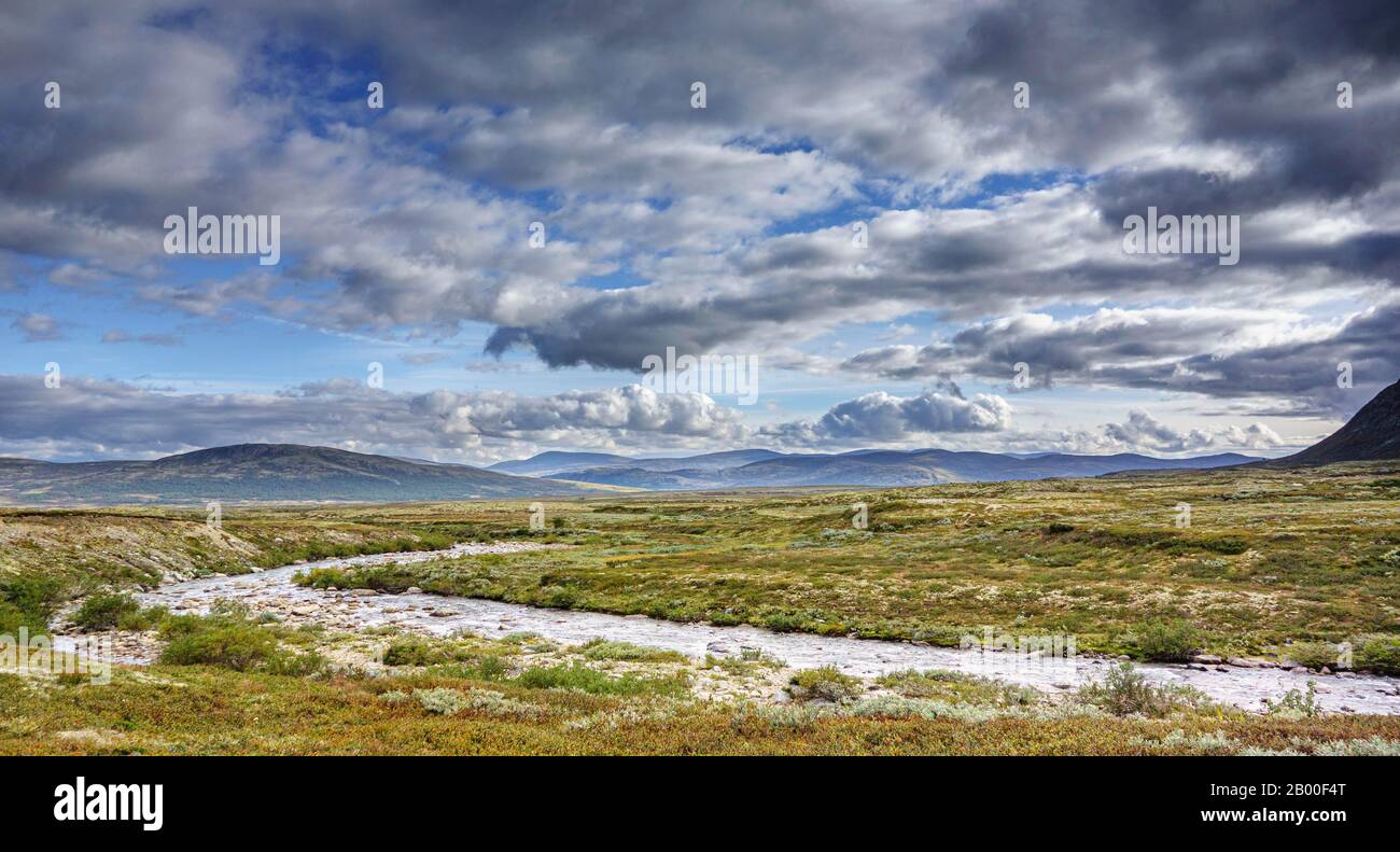 mountain-landscape-river-dovrefjell-sunndalsfjella-national-park
