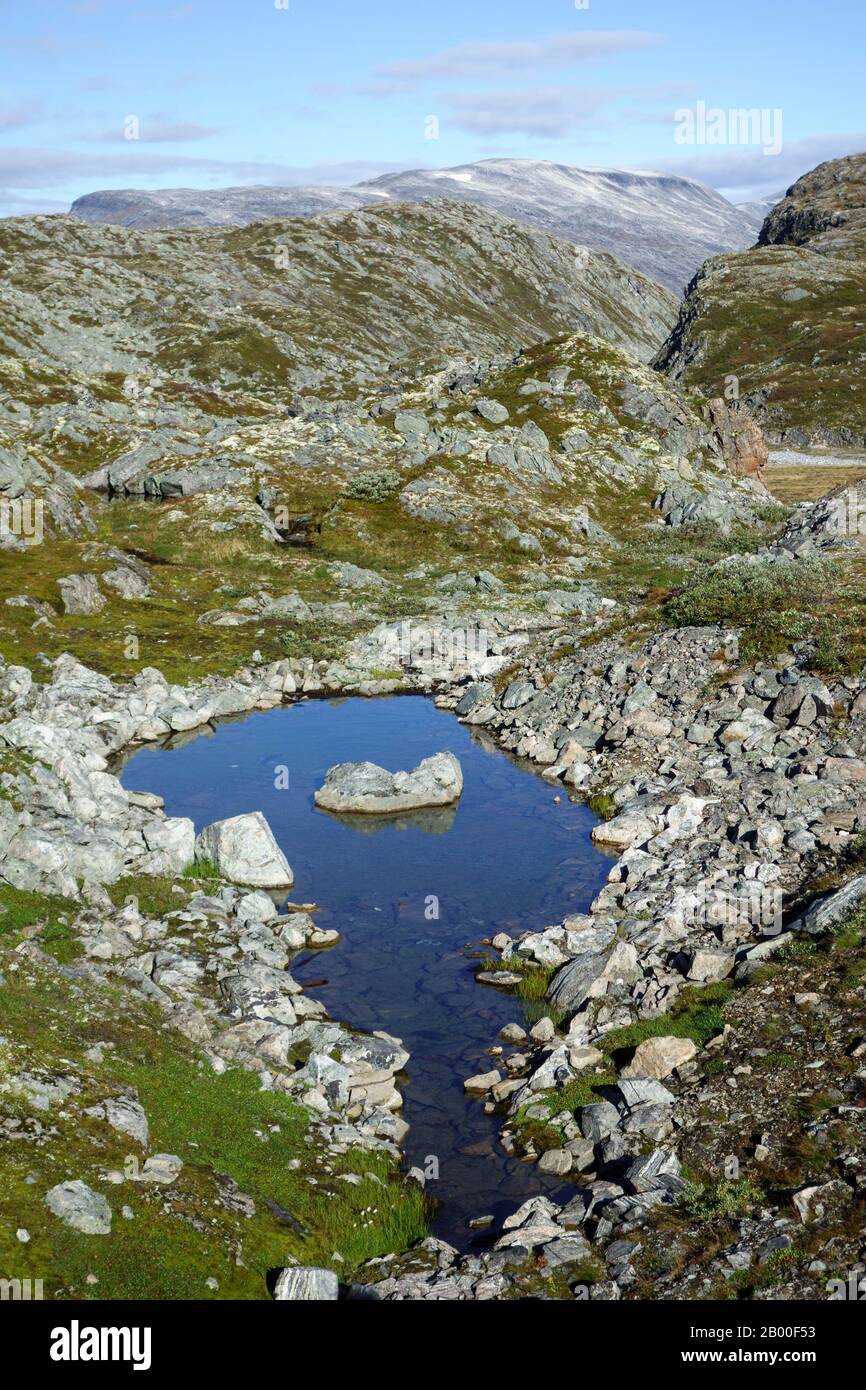 mountain-landscape-lake-dovrefjell-sunndalsfjella-national-park