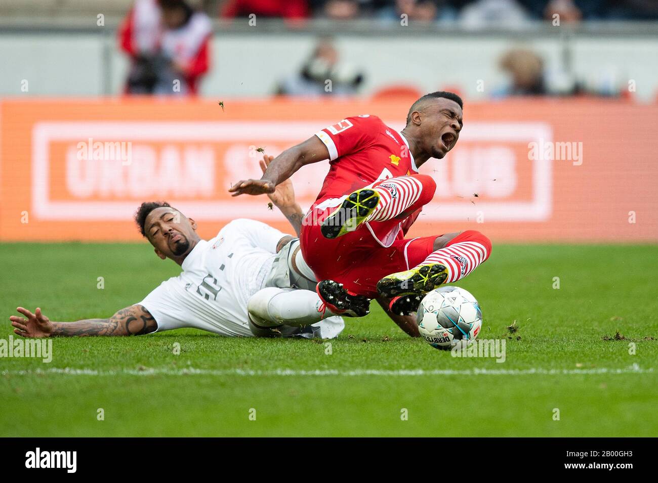 Jerome BOATENG l. (M) fouls Jhon CORDOBA (K) he sees for it the yellow card, AKtion, duels foul, soccer 1.Bundesliga, 22.matchday, FC Cologne (K) - FC Bayern Munich (M), on 16.02.2020 in Koeln / Germany. ¬ | usage worldwide Stock Photo