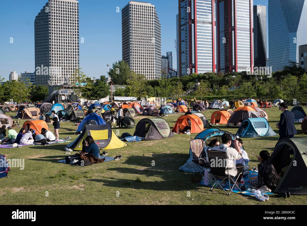 South Korea, Seoul: rental tents set up on weekends in Yeouido Hangang Park, on the banks of the Han River Stock Photo
